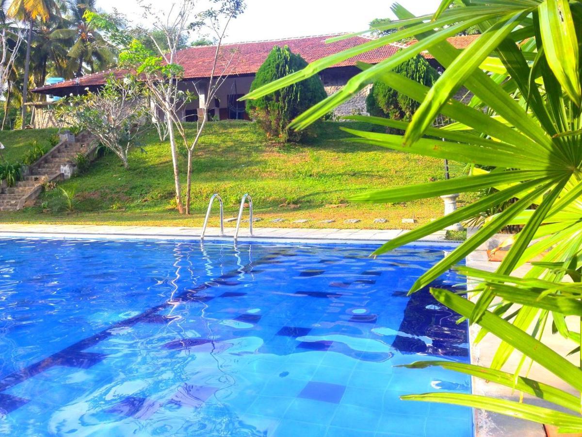 Serendip Stone Hotel And Bungalow Kandy Exterior photo