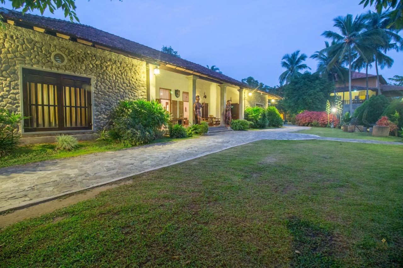 Serendip Stone Hotel And Bungalow Kandy Exterior photo